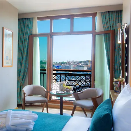 Momento Golden Horn Istambul