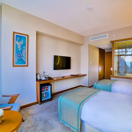 مومنتو غولدن هورن 4*