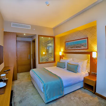 Momento Golden Horn Hotel