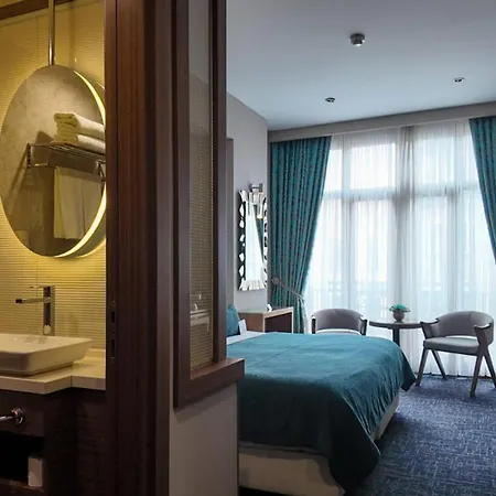 Momento Golden Horn Hotel